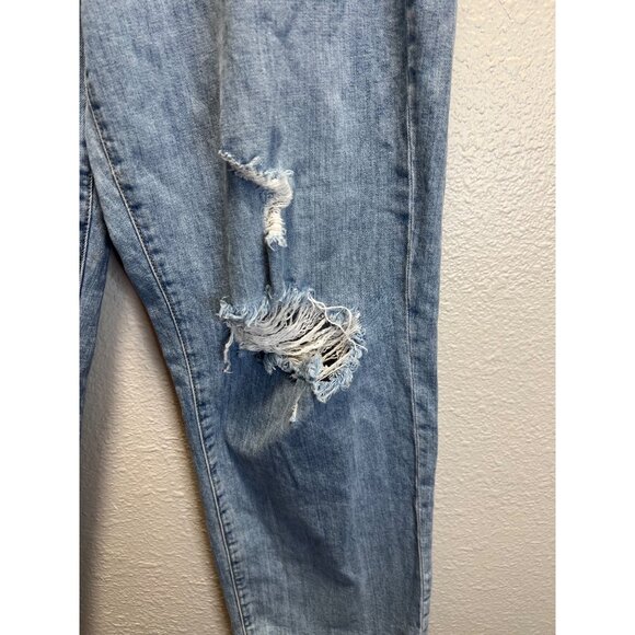 Universal Thread Fair Trade Certified Light Wash Distressed High-Waisted Button - Picture 8 of 8